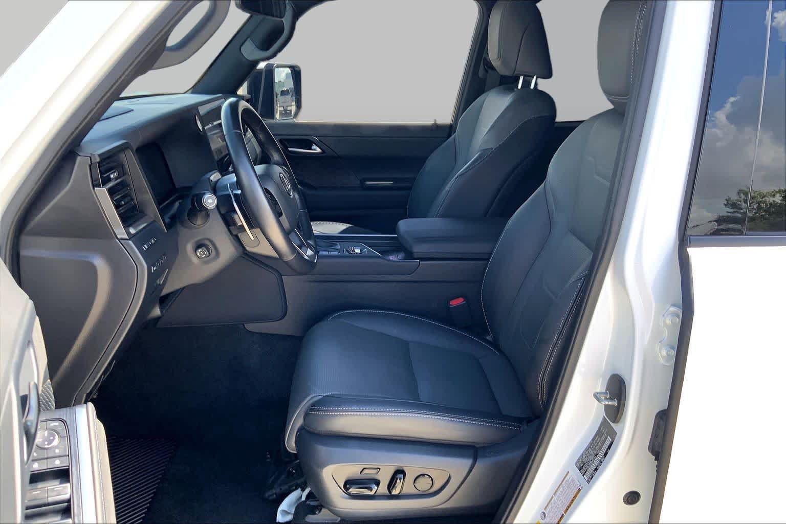 2024 Lexus GX Luxury - Photo 8