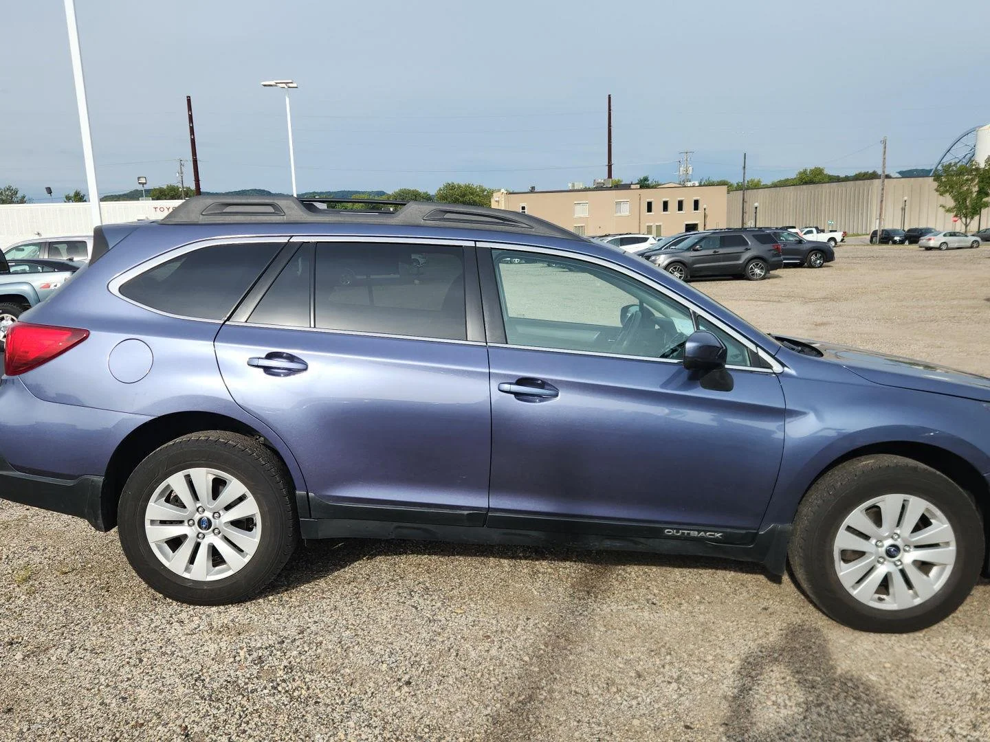 Used 2018 Twilight Blue Metallic Subaru Premium image 3