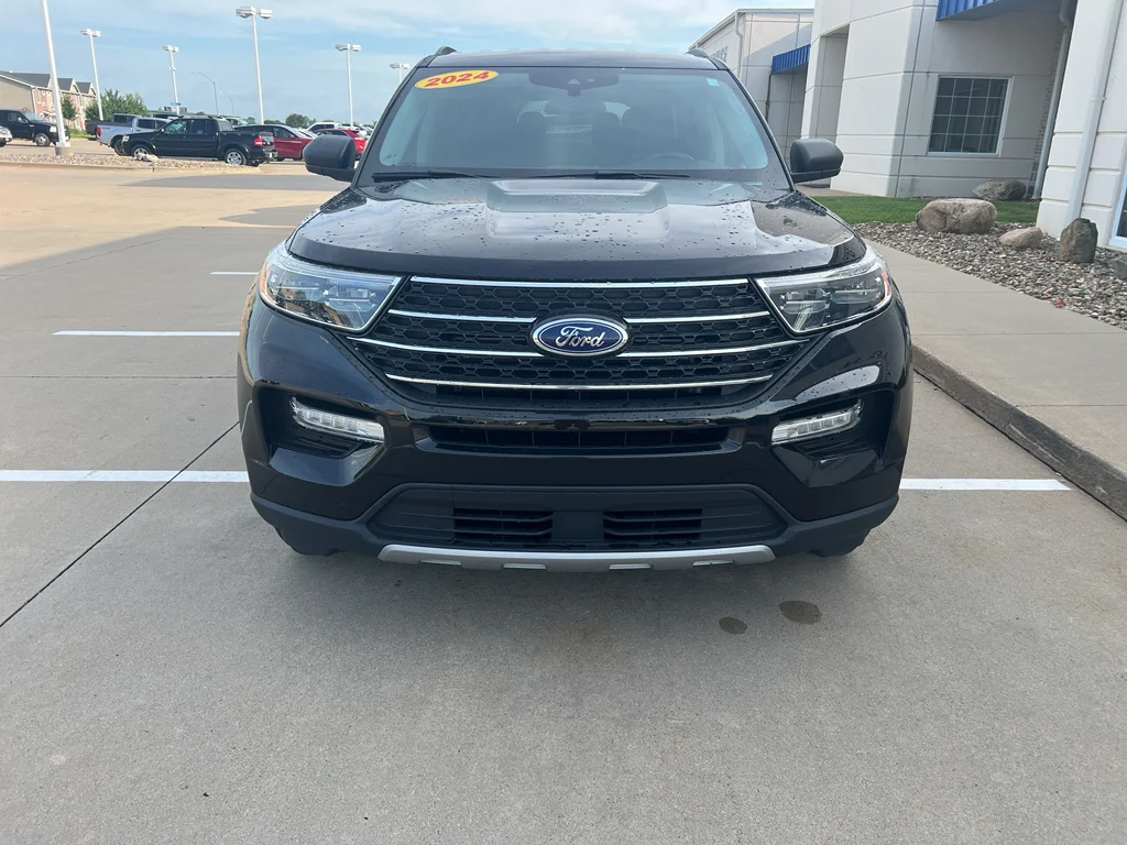 Used 2024 Agate Black Metallic Ford XLT image 3
