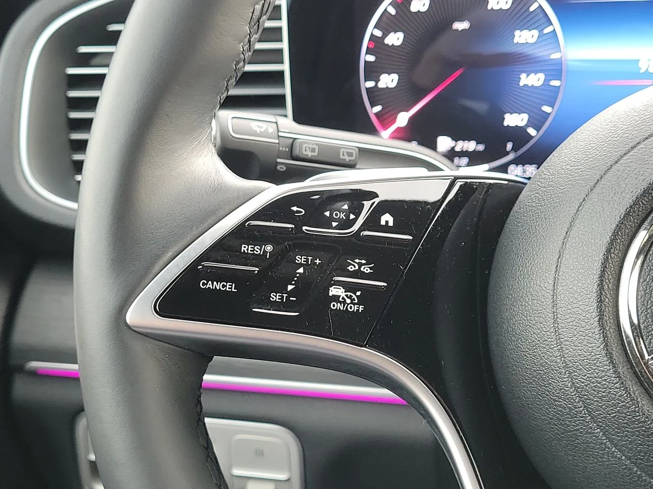 Certified Used 2024 Black Mercedes-Benz GLE 450 image 31