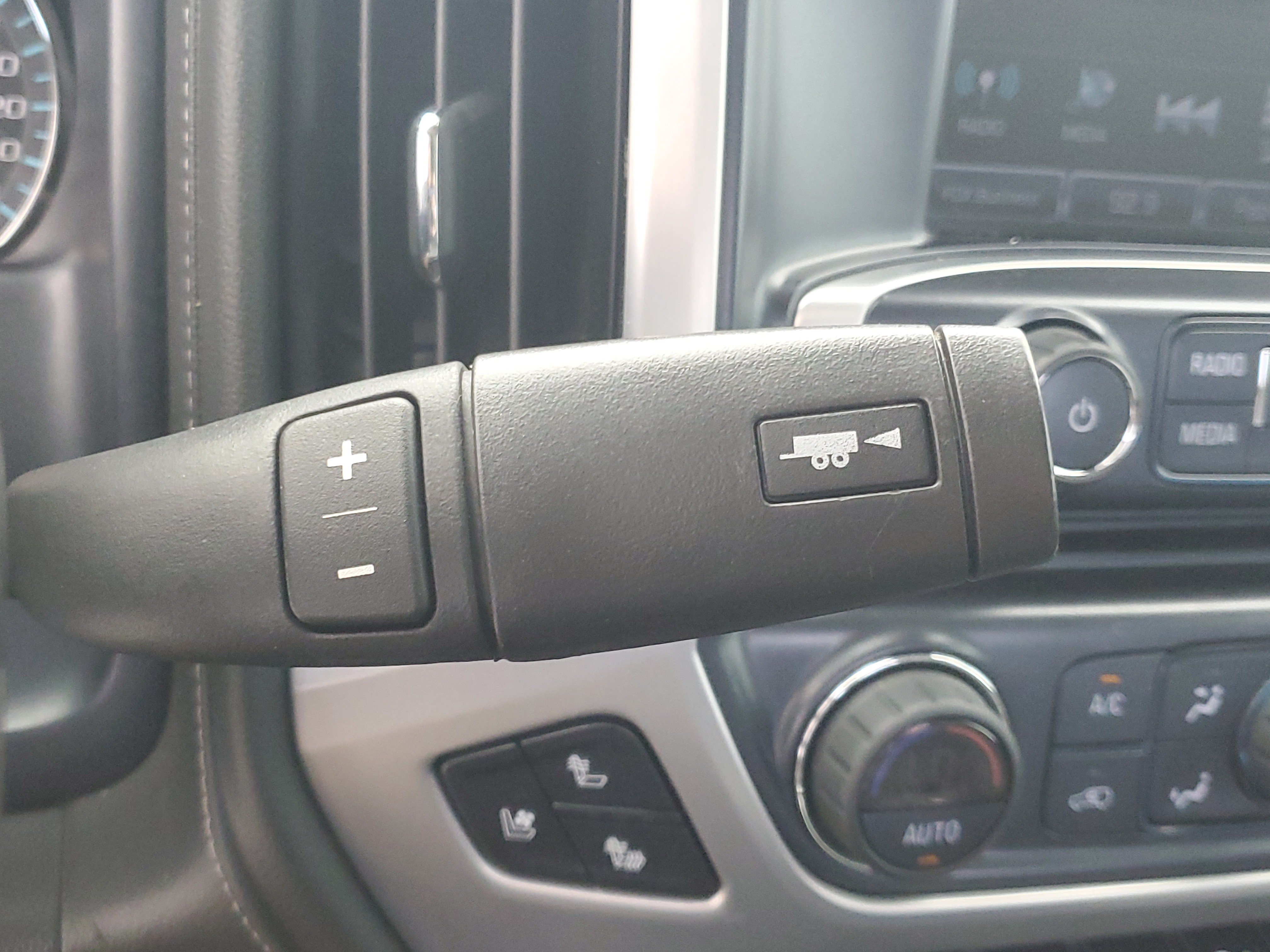 Used 2018 Quicksilver Metallic GMC SLT image 31