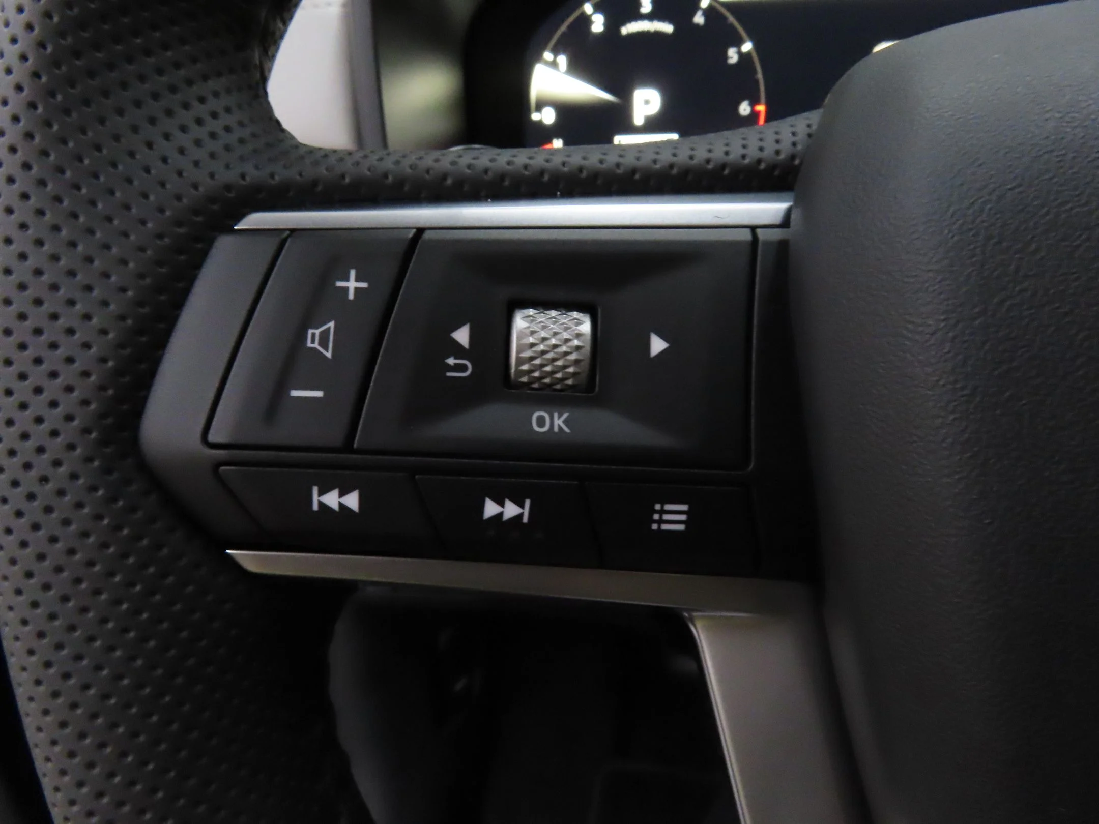 2025 Mitsubishi Outlander SE - Photo 13