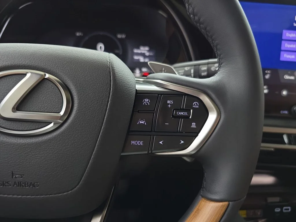 New 2026 Eminent White Pearl Lexus PREMIUM image 18