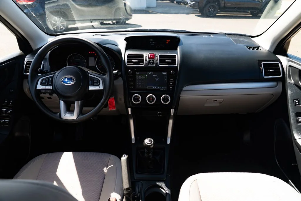Used 2017 Silver Subaru 2.5i Premium image 8