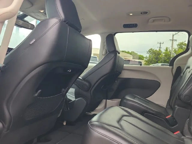 Used 2023 Silver Chrysler Touring L image 15