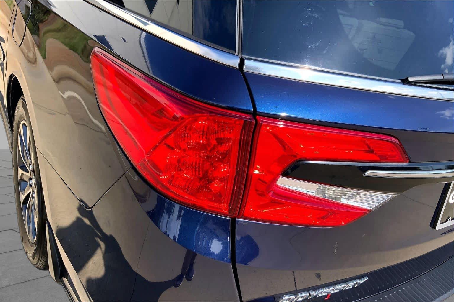 Used 2022 Obsidian Blue Pearl Honda EX-L image 27