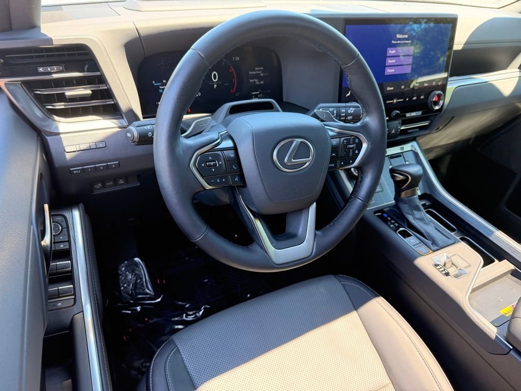 Used 2024  Lexus 550 Premium+ image 25