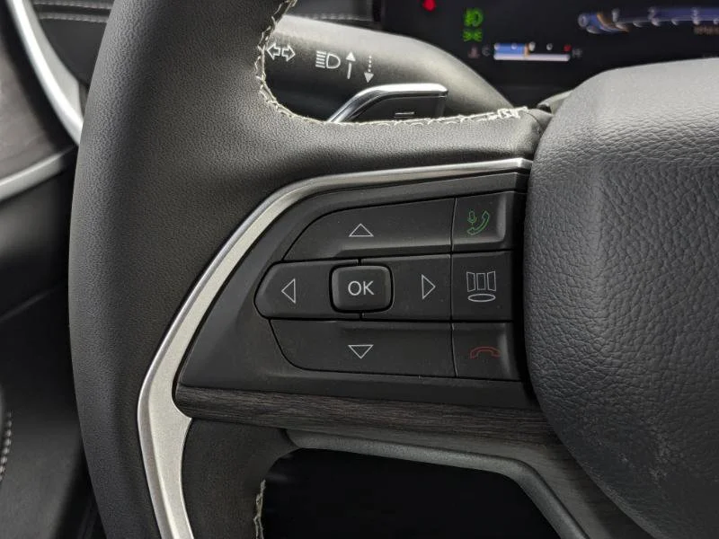 New 2025 White Jeep Limited - - Second Row Heated Seats - Dual Pano Sunroof - Fam Cam - Black App Pkge & tons more image 15