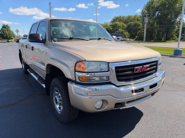 Used 2004 Beige GMC SLE image 4