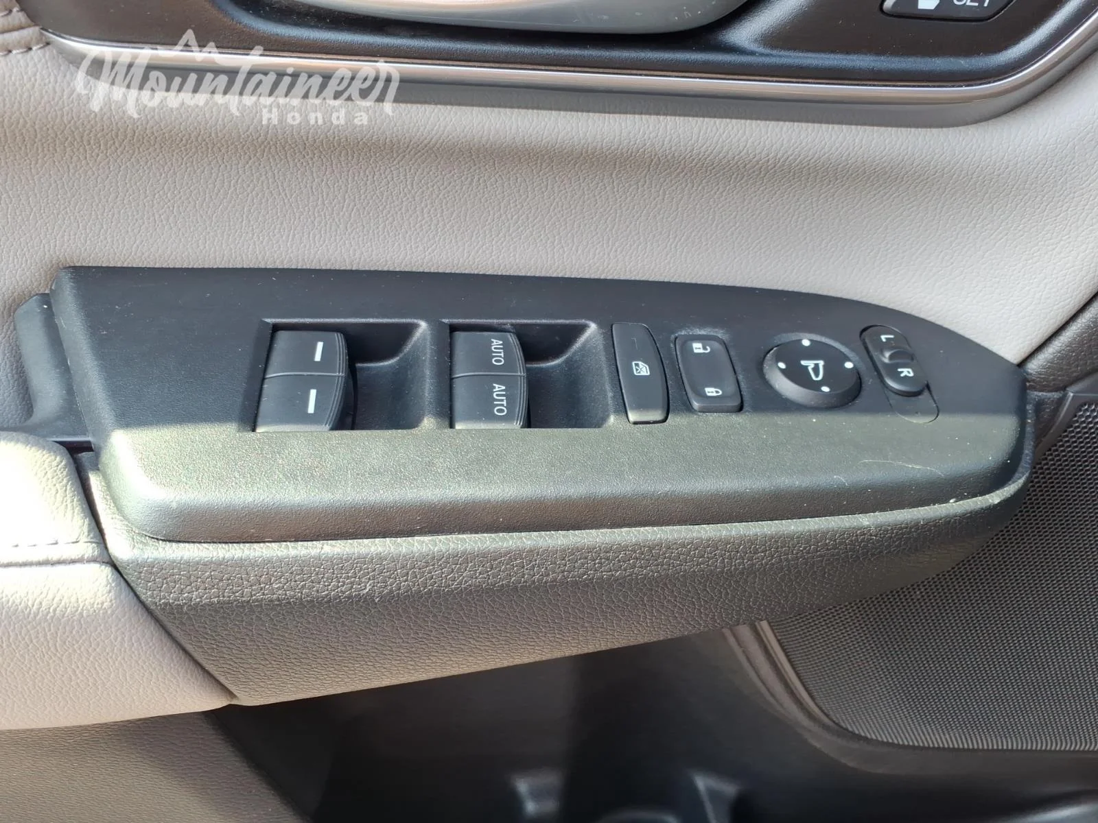Used 2018 Obsidian Blue Pearl Honda EX-L image 40