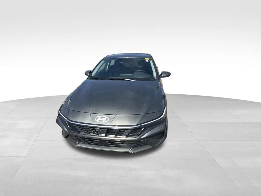 Used 2025 Gray Hyundai SEL Convenience image 10