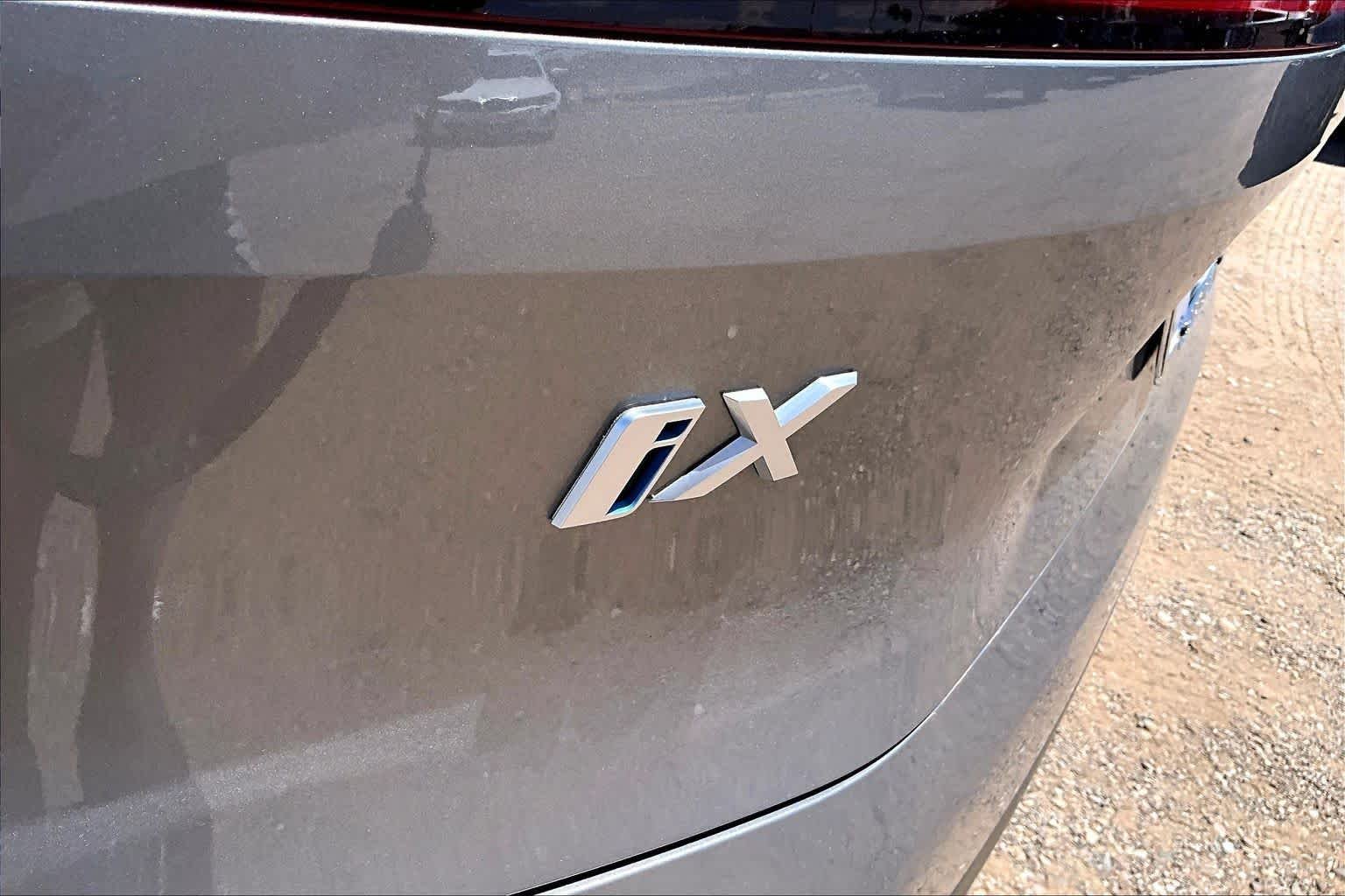 Certified Used 2023 Oxide Grey Metallic BMW xDrive50 image 28