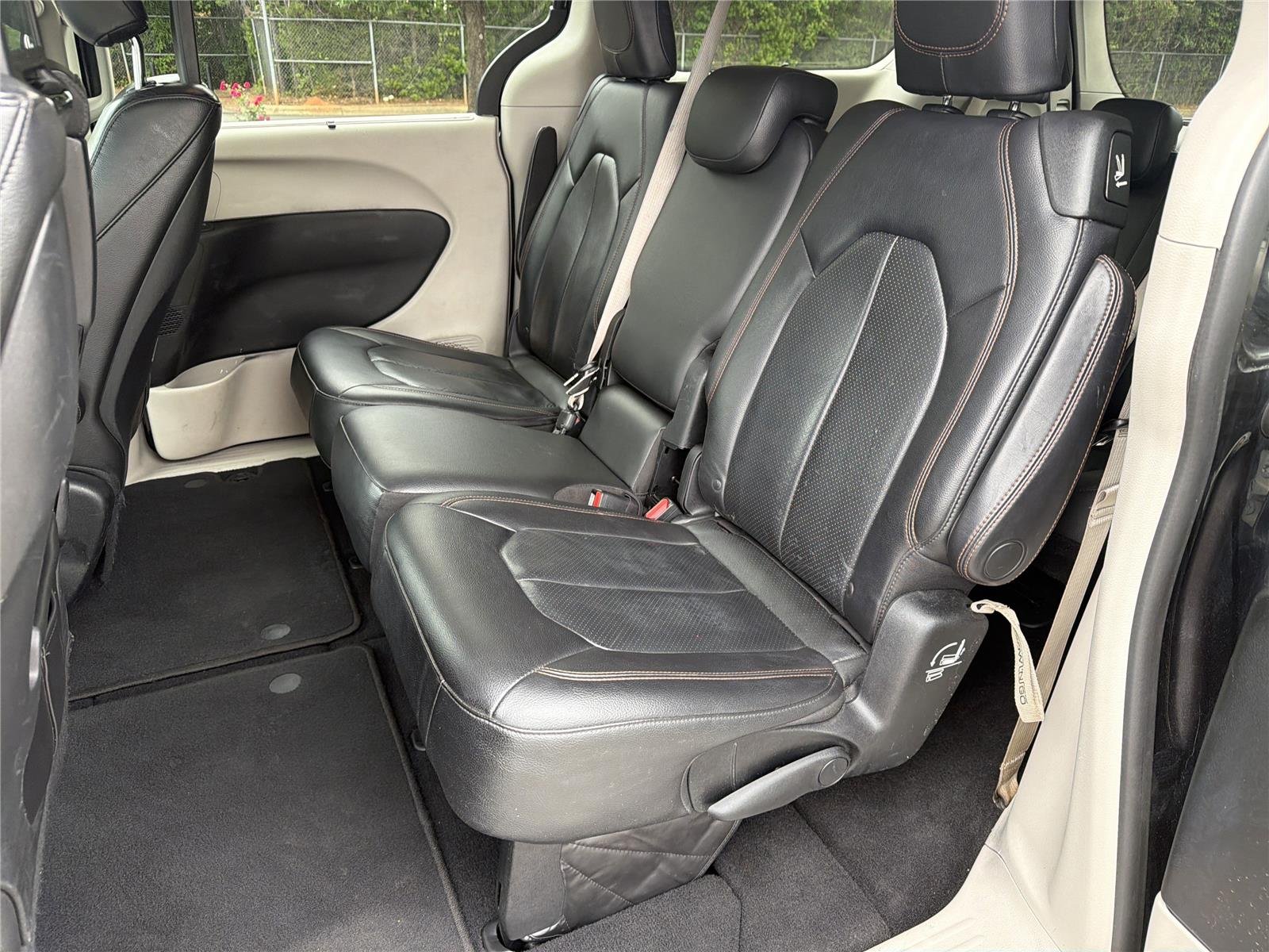 Used 2018 Granite Crystal Metallic Clearcoat Chrysler Touring L Plus image 24