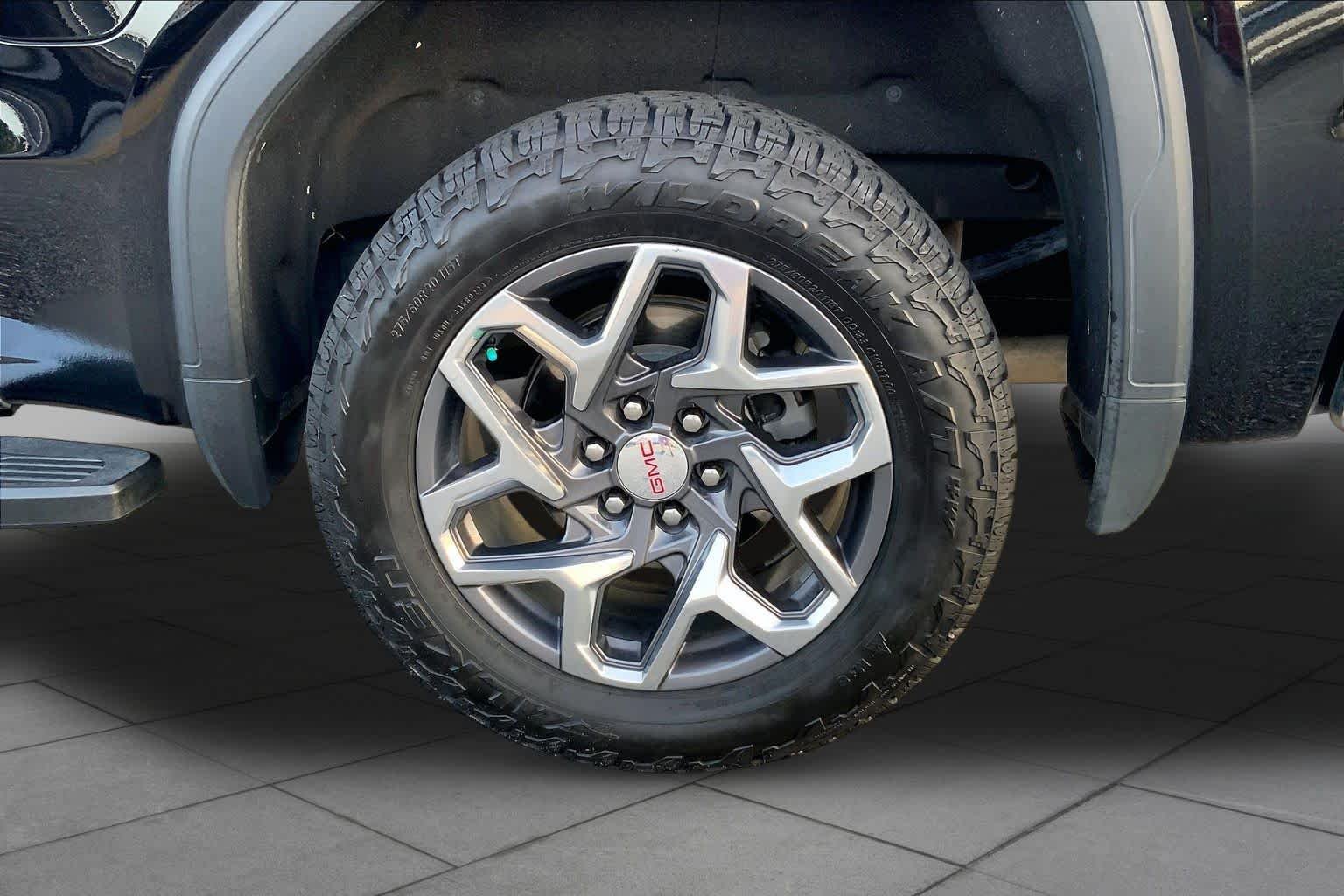 Used 2023 Onyx Black GMC SLT image 11