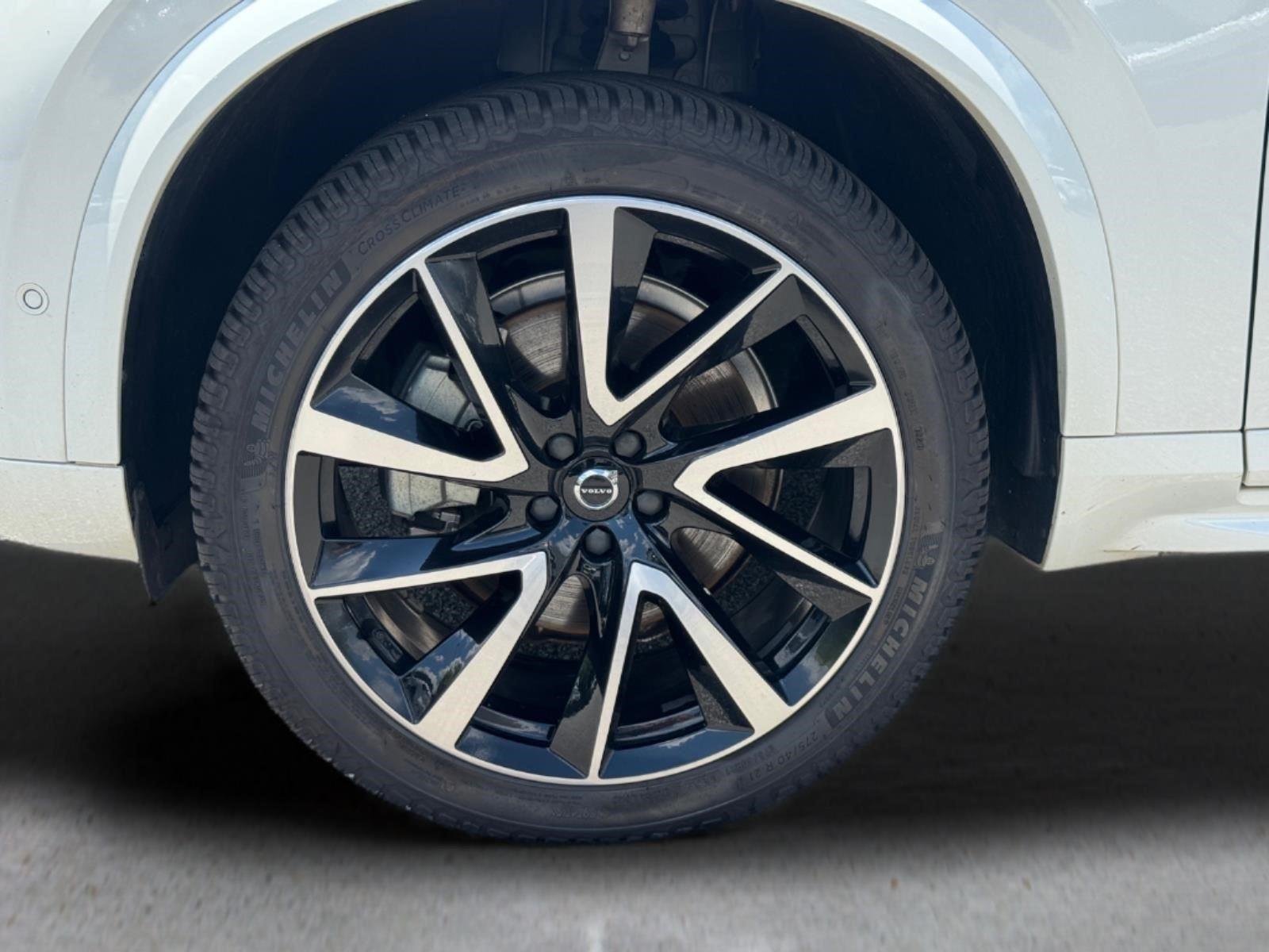 Used 2024 Crystal White Metallic Volvo Ultimate Bright Theme image 9