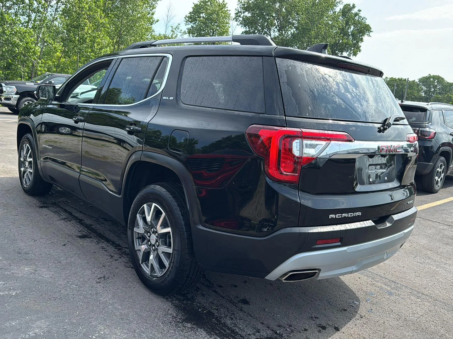 Used 2023 Ebony Twilight Metallic GMC SLE image 5