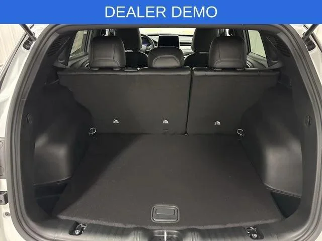 New 2026 Bright White Clear-Coat Exterior Paint Jeep Latitude image 27
