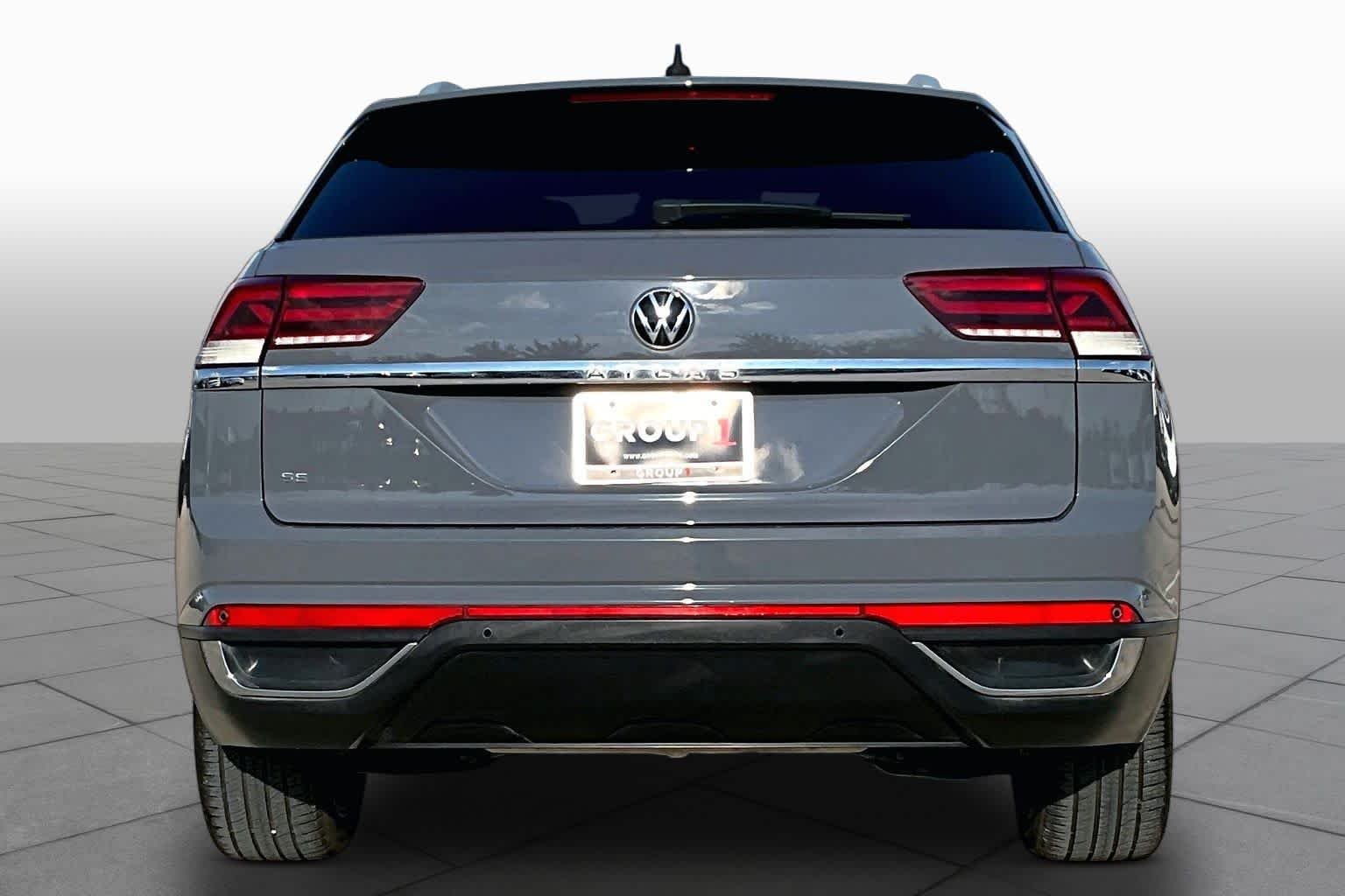 Used 2021 Pure Gray Volkswagen 2.0T SE w/Technology image 5