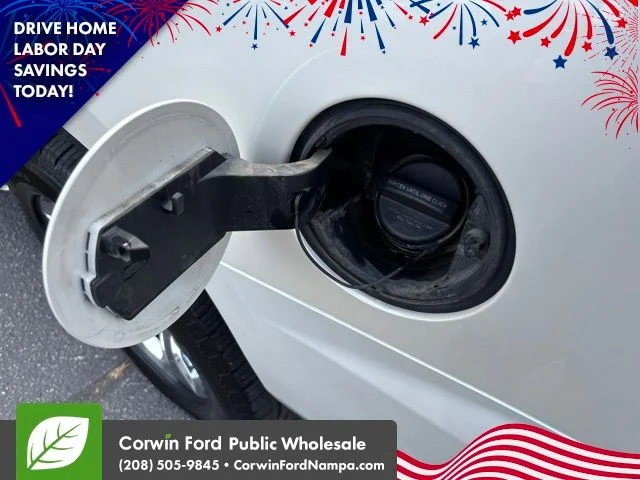 Used 2015 White Diamond Clearcoat Chevrolet  image 10