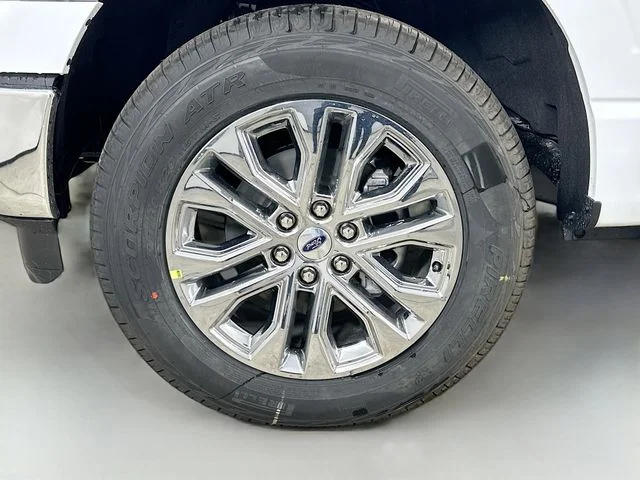 New 2026 Oxford White Ford XLT image 28