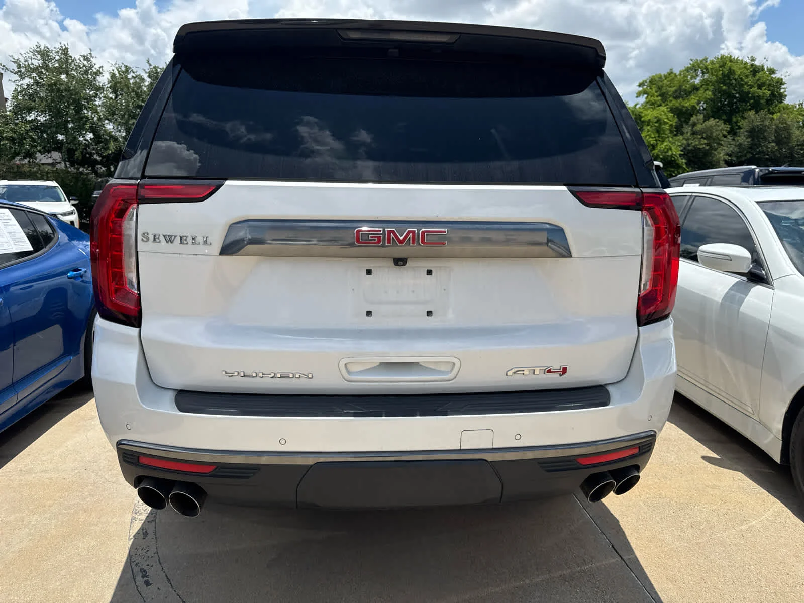 Used 2023 White Frost Tricoat GMC AT4 image 6