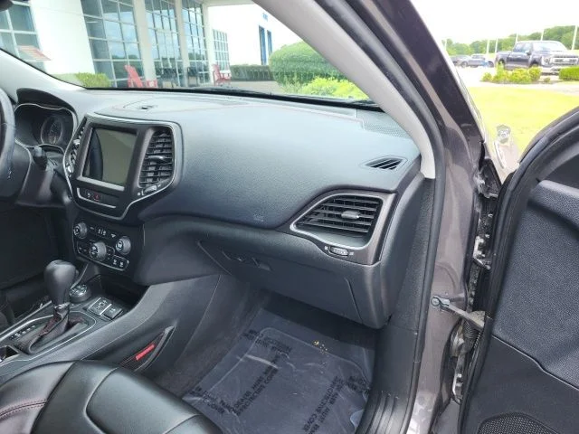 Used 2019 Crystal Metallic Jeep Trailhawk image 57
