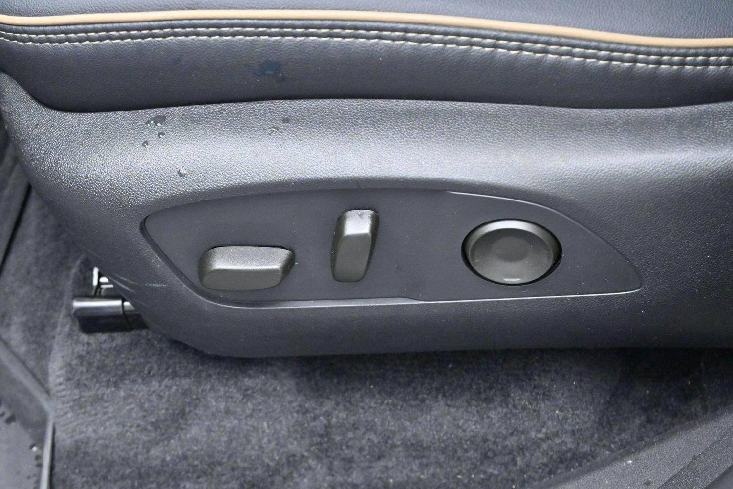 Used 2025 Iridescent Pearl Tricoat Chevrolet FWD High Country image 16