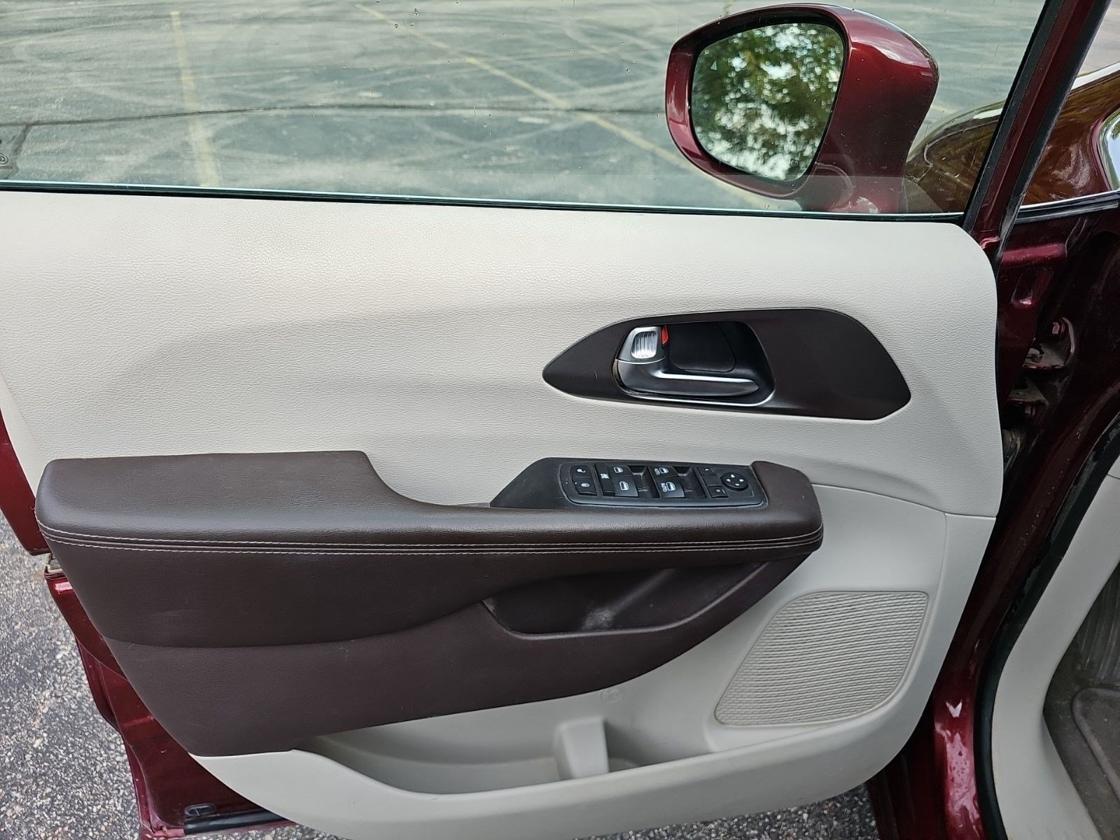 Used 2019 Velvet Red Pearlcoat Chrysler Touring L image 16
