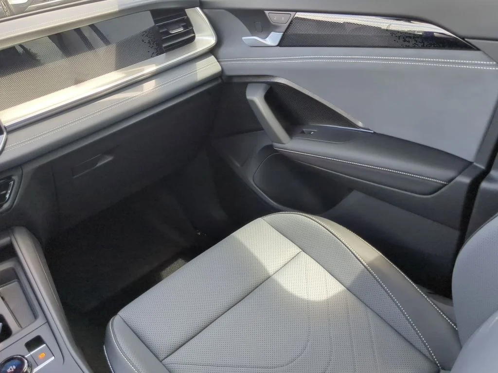 New 2026 Silver Volkswagen 2.0T SE image 16
