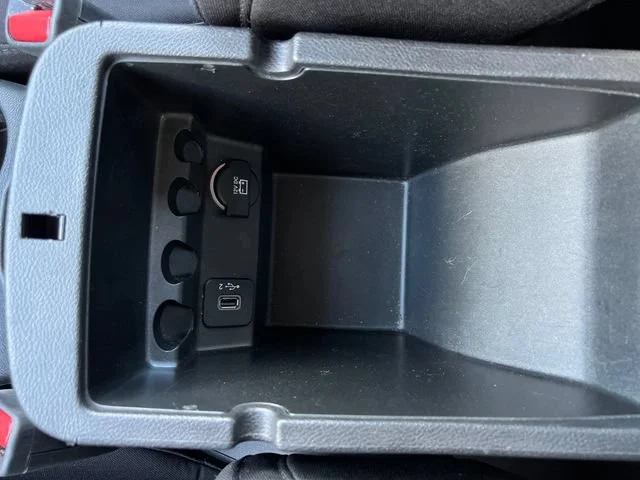 Used 2019 Diamond Black Crystal Pearlcoat Jeep Latitude image 24