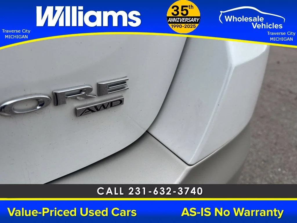 Used 2015 White Pearl Metallic Buick Base image 35