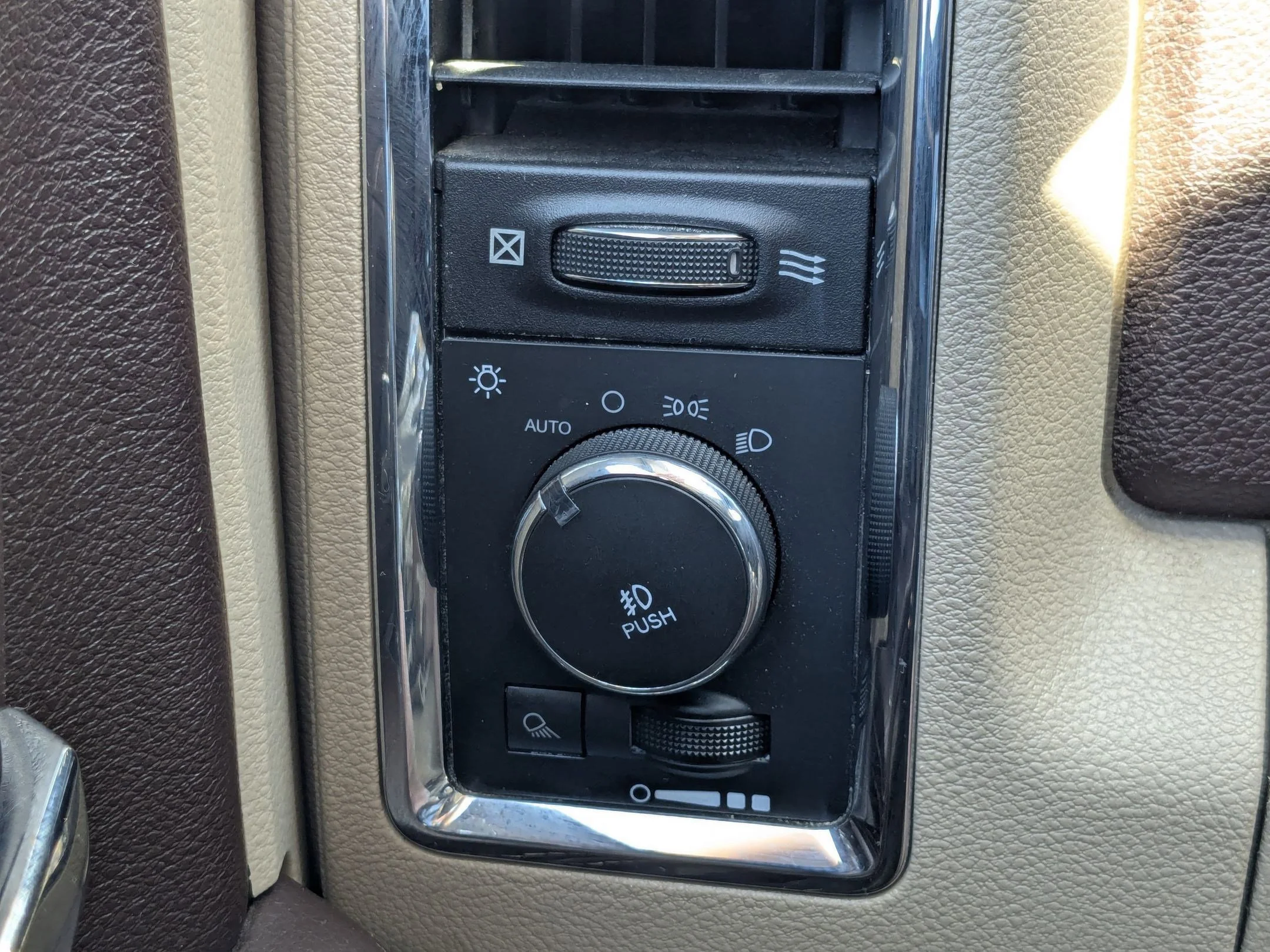 Used 2017 Pearl White Ram Laramie image 17