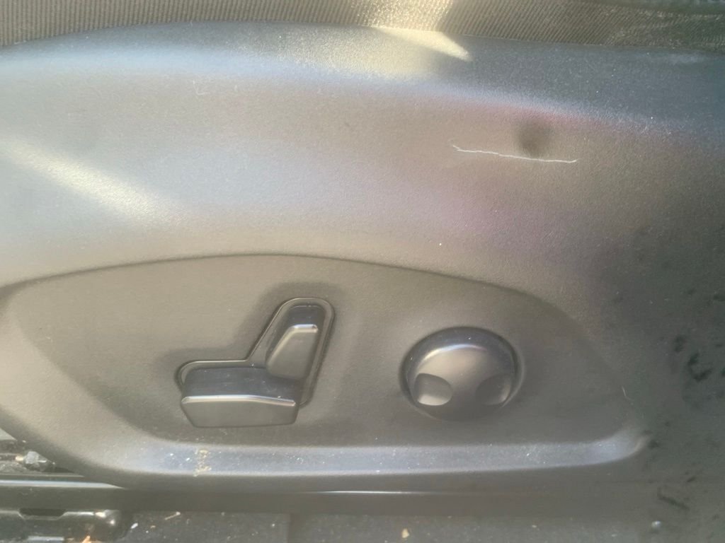 Used 2022 Bright White Clearcoat Jeep Latitude image 12