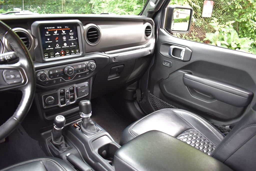 Used 2022 Crystal Metallic Jeep Sport image 31