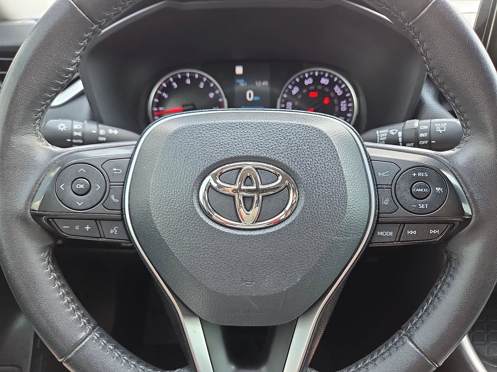 Used 2022 Magnetic Gray Metallic Toyota XLE Premium image 24