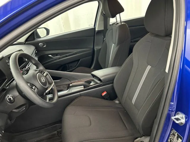 Used 2025 Blue Hyundai SE image 5
