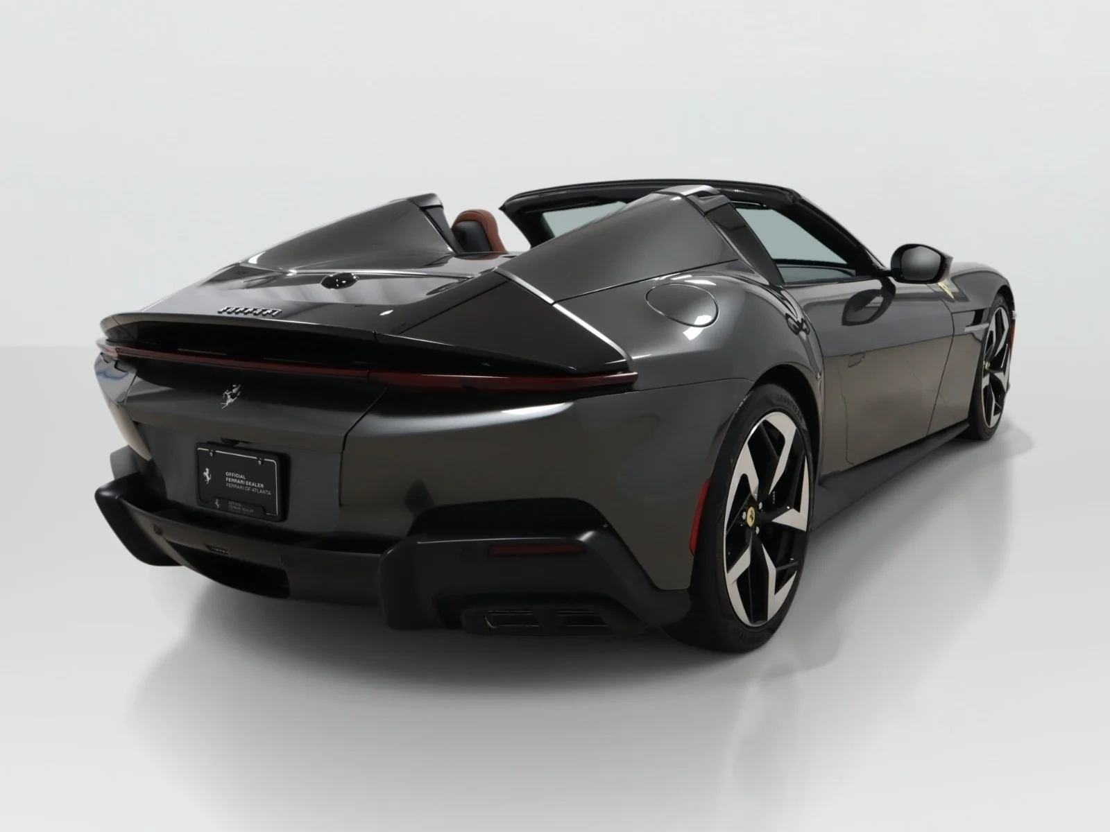 Used 2026 Grigio Silverstone Ferrari Spider image 5