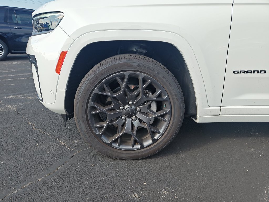 Used 2026 White Jeep Summit image 10