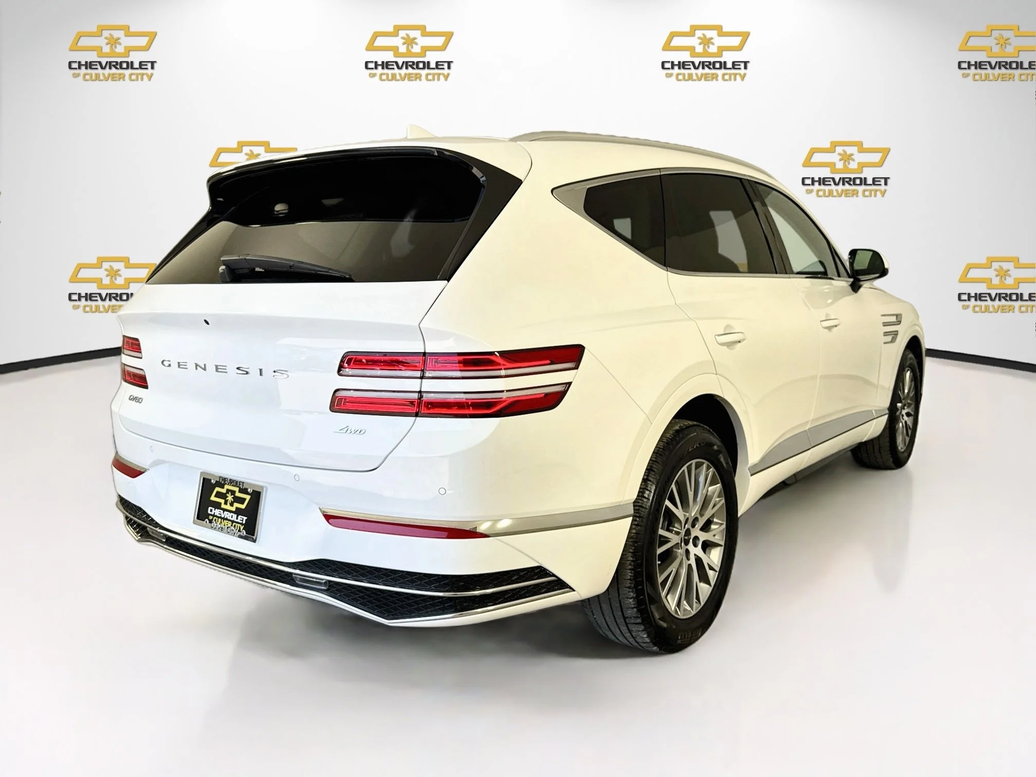 Used 2025 White Genesis 2.5T Standard image 8