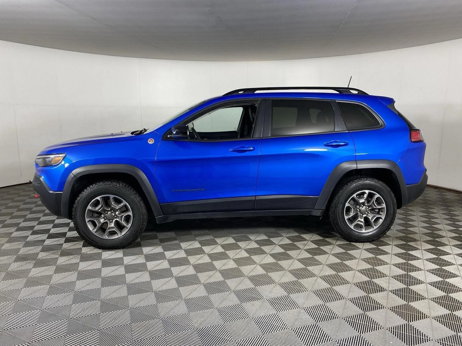 Used 2022 Hydro Blue Pearlcoat Jeep Trailhawk image 6