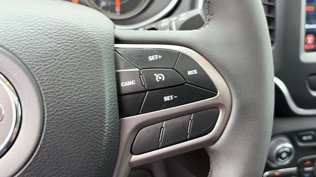 Certified Used 2022 White Jeep Latitude Lux image 14