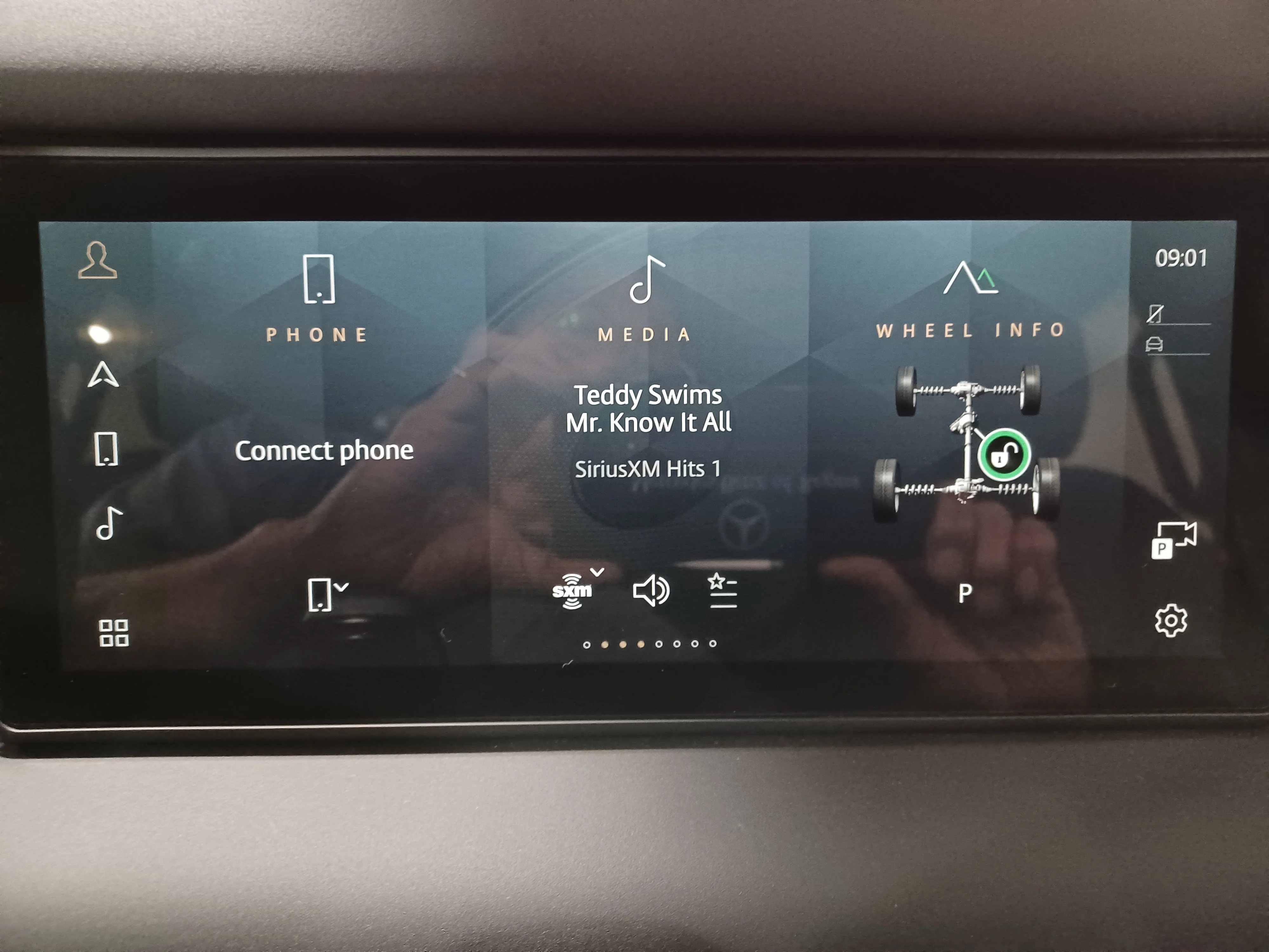 Certified Used 2024 Gray Land Rover X-Dynamic SE image 17