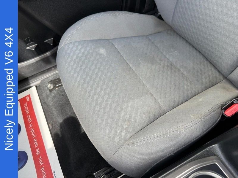 Used 2022 White Toyota SR5 image 25