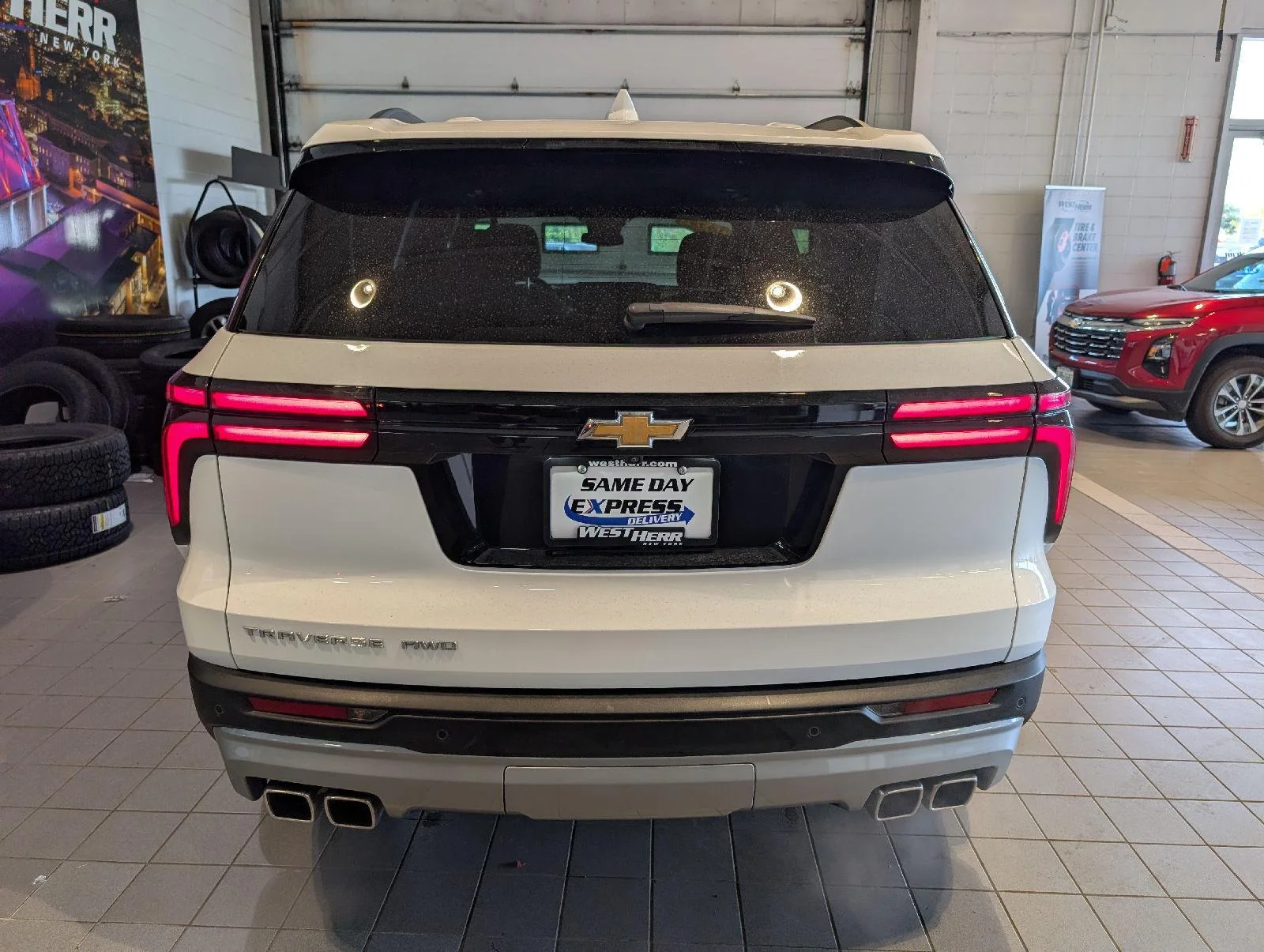 Used 2025 Summit White Chevrolet LT image 5