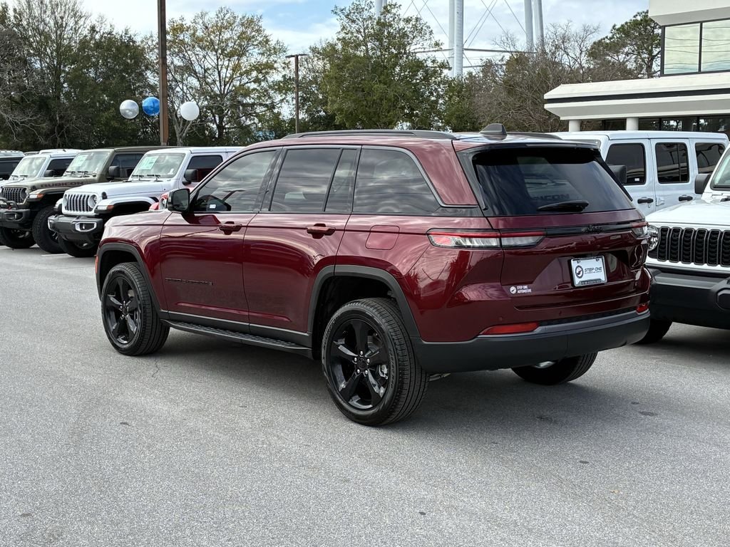 New 2026 Velvet Red Pearl-Coat Exterior Paint Jeep Limited image 7