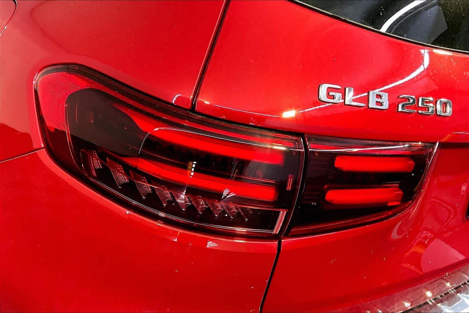 New 2026 MANUFAKTUR Patagonia Red Metallic Mercedes-Benz GLB 250 image 5