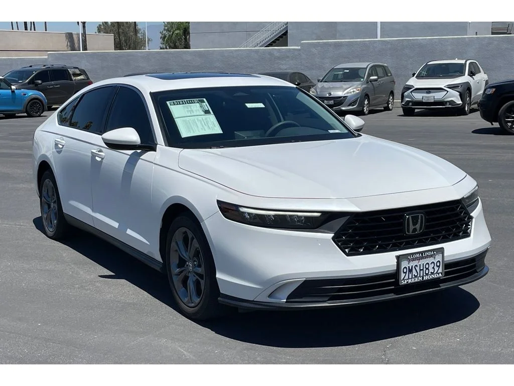Used 2024 Platinum White Pearl Honda EX image 8