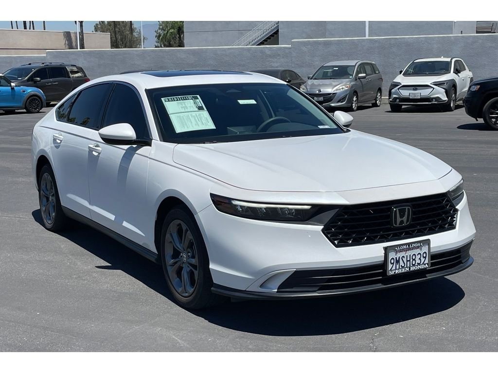 Used 2024 Platinum White Pearl Honda EX image 8