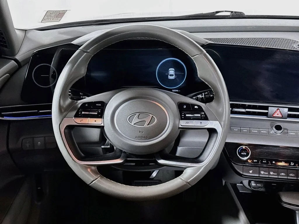 Used 2025 Gray Hyundai SEL Convenience image 13