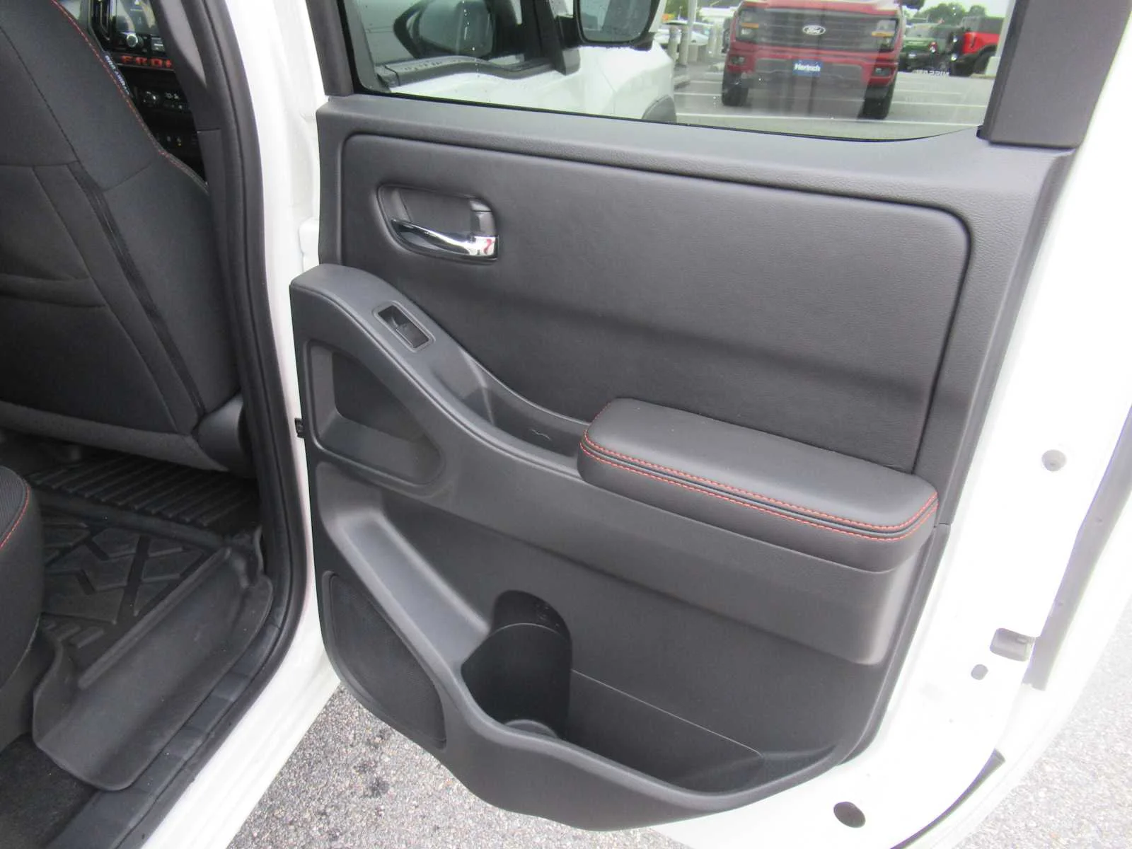 Used 2025 Glacier White Nissan PRO-4X image 19